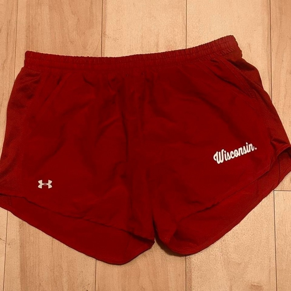 Under‎ Armour Wisconsin Badgers active shorts medium women's